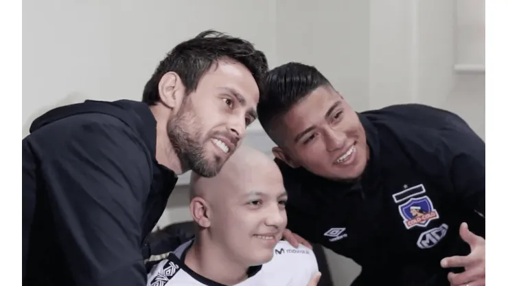 Visita de Colo Colo a niños del hospital