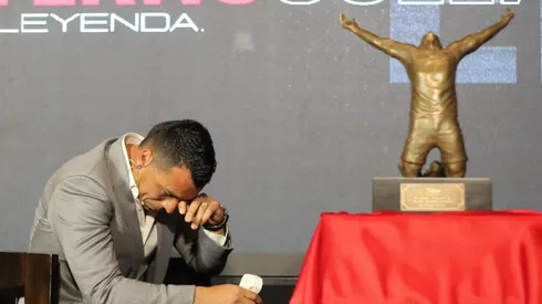 Esteban Paredes es premiado como goleador histórico del fútbol chileno