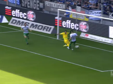 Alemanes tratan de hacer un truco con la nueva regla del fútbol y terminan en blooper