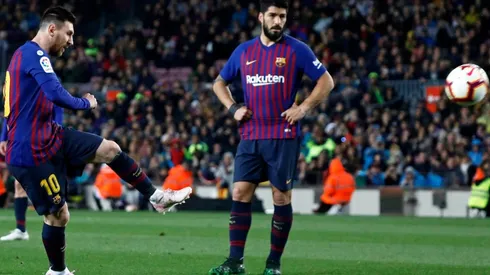 Suárez echó al agua a Messi.
