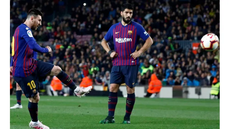 Suárez echó al agua a Messi.