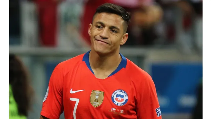 El histórico Alexis bromea.