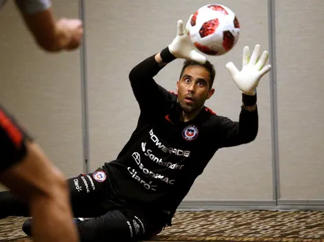 Bravo reaparece en la Roja con entrenamiento "hotelero" en Los Angeles