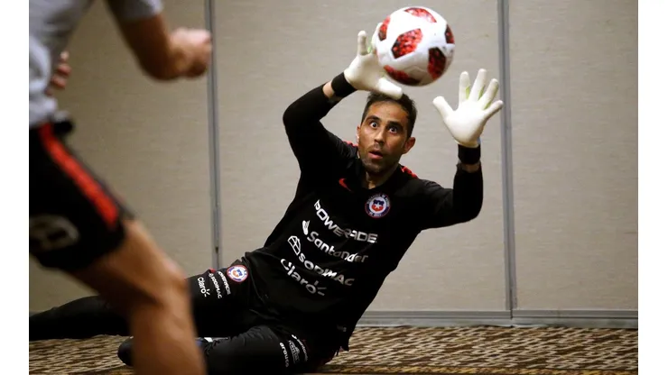 Claudio Bravo fue la novedad del entrenamiento de la Roja en Estados Unidos