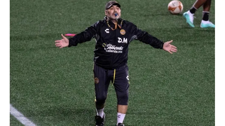 Diego Maradona a la espera del ok del médico para asumir como DT en Argentina