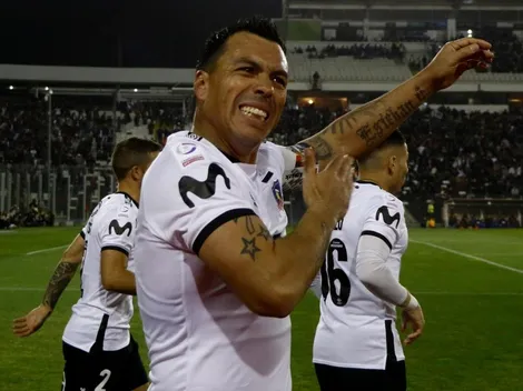 La camiseta gigante con que celebran a Paredes en Macul