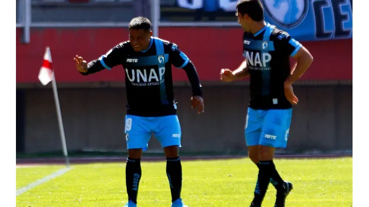 Salinas fue la figura con par de goles.