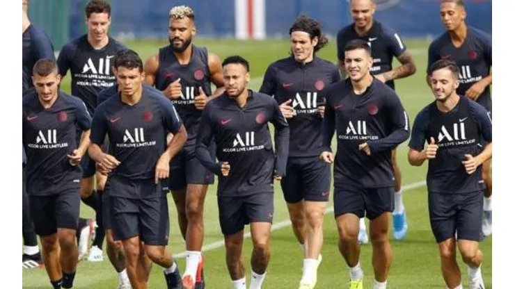 Patrick Evra defiende a Neymar y critica al PSG: "Parece que ha matado a alguien"