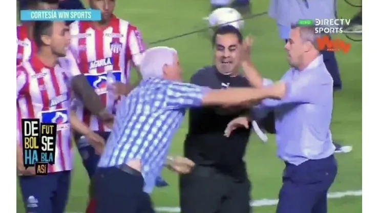 El DT del Mati Fernández se fue a los combos.
