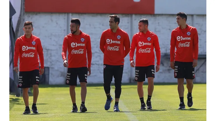 Charles Aránguiz aparece como firme candidato a la capitanía de la Roja