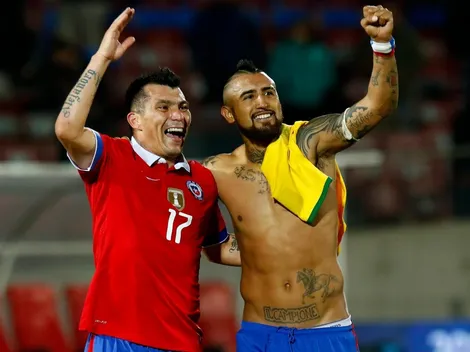 El Rey Arturo le desea suerte a Gary Medel en el Bologna