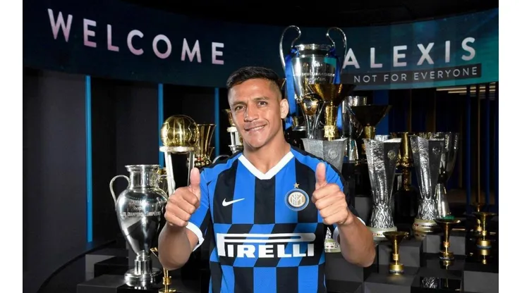 Alexis Sánchez en su presentación con el Inter.