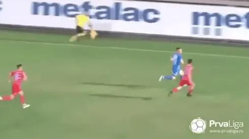 El autor del gol fue perseguido por todo el equipo rival