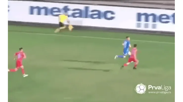 El autor del gol fue perseguido por todo el equipo rival