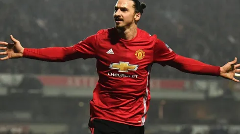 Zlatan agarra papa y se ofrece al United para reemplazar a Alexis