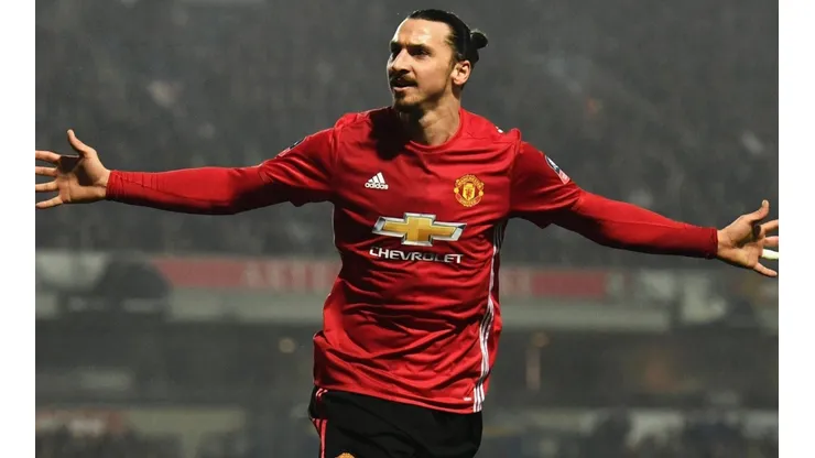 Zlatan agarra papa y se ofrece al United para reemplazar a Alexis