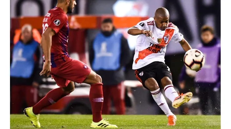 Nicolás De la Cruz, jugador de River Plate, es detenido en su llegada a Paraguay (Foto: Getty Images)