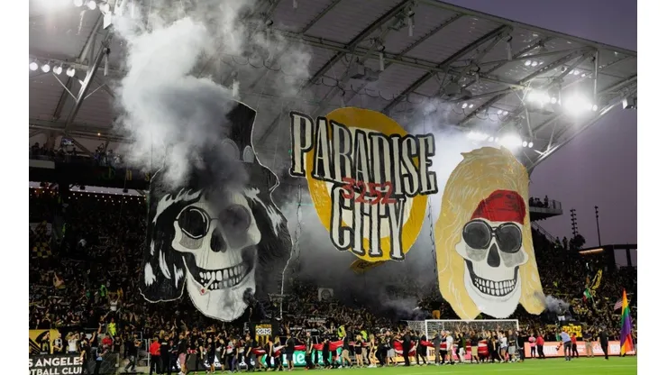 El tifo de Guns N' Roses de los hinchas de Los Ángeles FC.