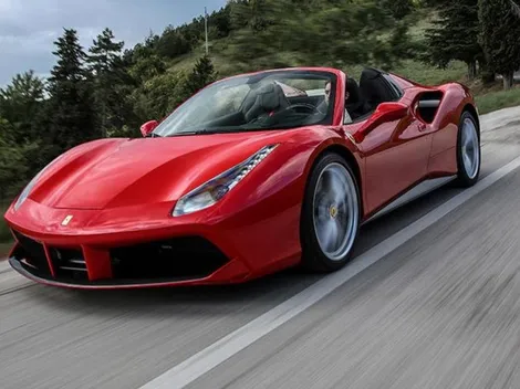 Cambio en el garaje de Arturo Vidal: sale el Audi Q7 y entra la Ferrari 488 Spider