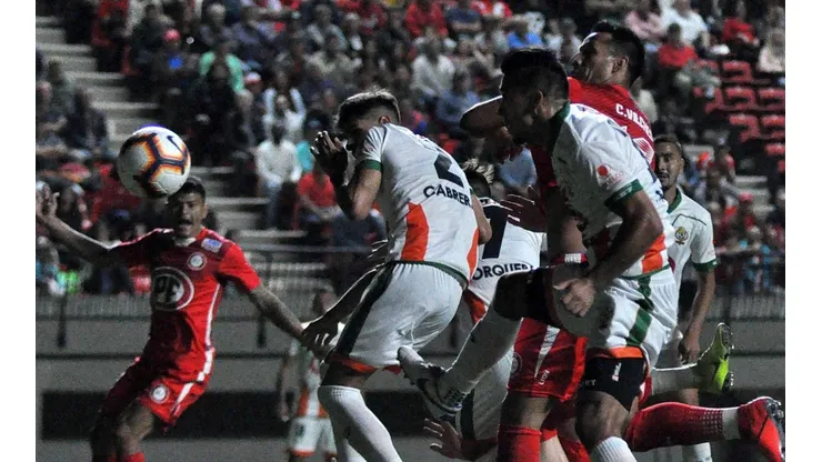 Cobresal recibe a Calera en El Salvador.