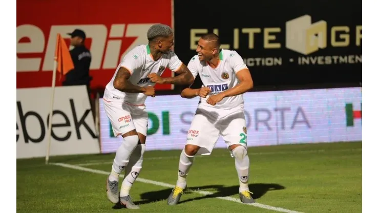 Fernandes puso el tercero en la goleada