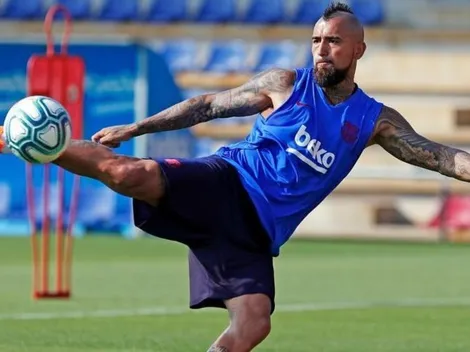 Vidal deja parado a Piqué y marca un golazo de hoyito en práctica del Barça