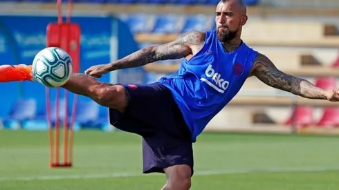 Arturo Vidal marcó un golazo en la práctica de Barcelona