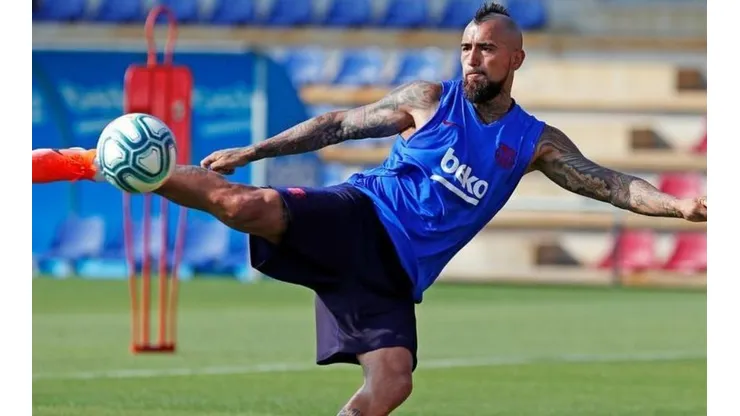 Arturo Vidal marcó un golazo en la práctica de Barcelona