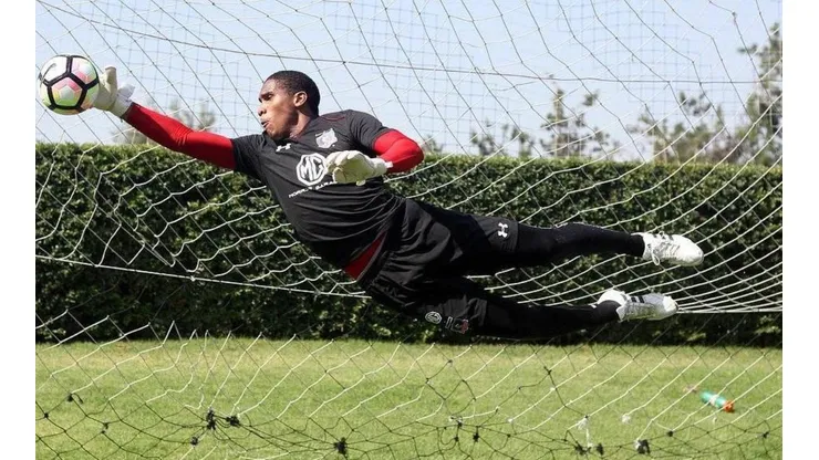 Omar Carabalí, ecuatoriano nacionalizado de Colo Colo que vestirá la Roja.