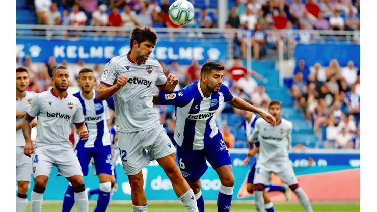 DT de Alavés lamenta partida de Maripán al fútbol francés