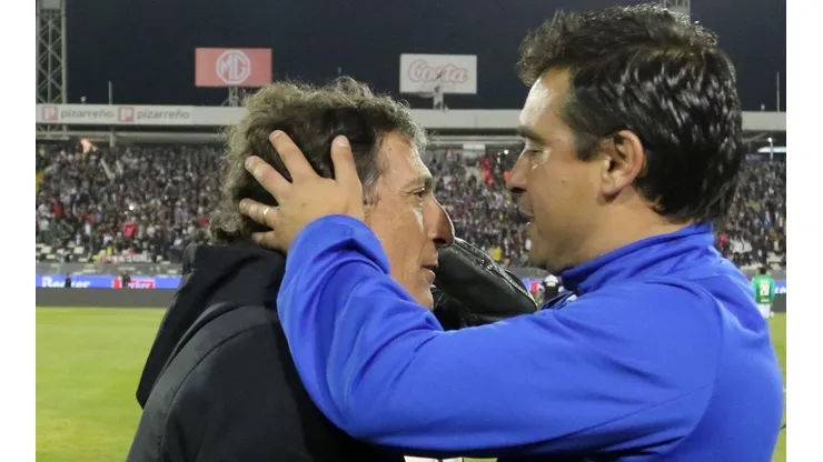 Juan José Ribera le hace un queque a Mario Salas