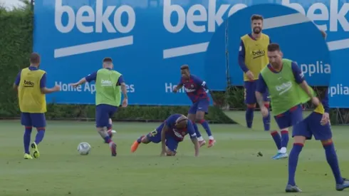 Vidal sufrió con Messi en el entrenamiento del Barcelona.