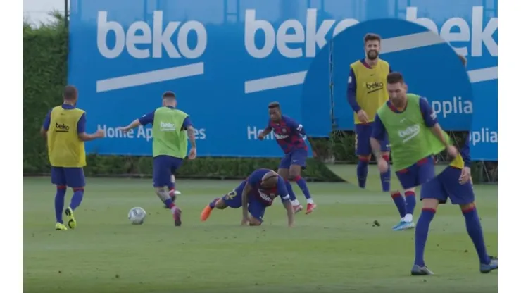 Vidal sufrió con Messi en el entrenamiento del Barcelona.