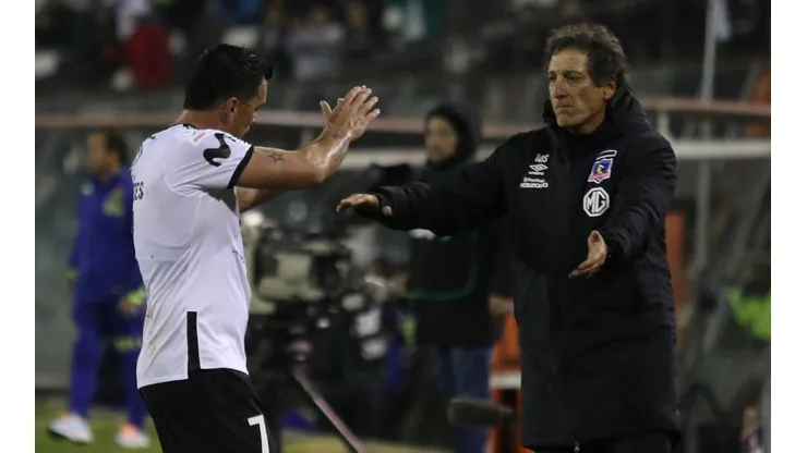 Esteban Paredes podría seguir su carrera en Colo Colo.