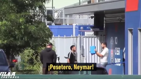 A Neymar lo increpan.