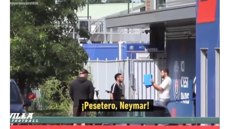 A Neymar lo increpan.