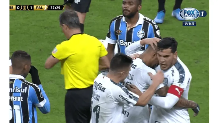 Melo llora.