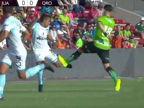 Pobre Ángelo Sagal: se va expulsado luego de una faltita amplificada por el VAR