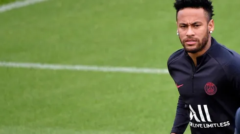 Neymar se mantiene entrenando con el equipo parisino.