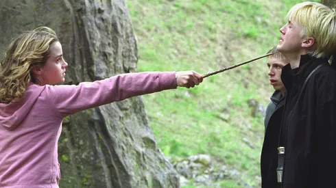 Watson y Felton interpretando a Hermione y Draco en Harry Potter.