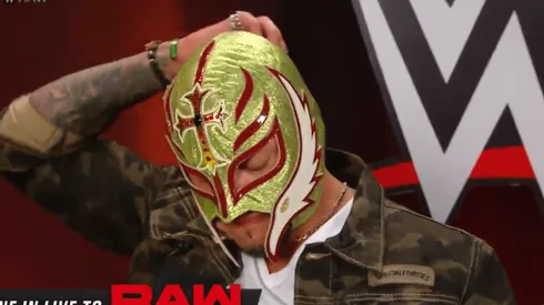 Mysterio en una promo emotiva.