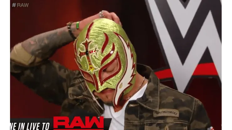 Mysterio en una promo emotiva.