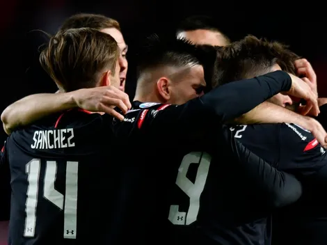 Estudiantes golea a Independiente con un golazo de chilena de Kalinski