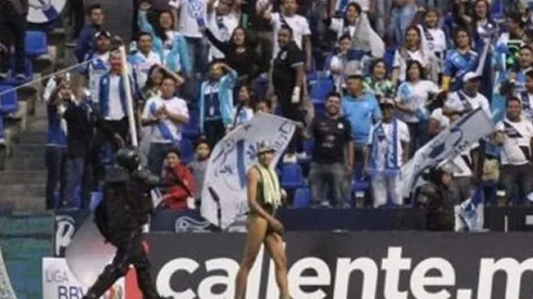 Otro invasor en el fútbol