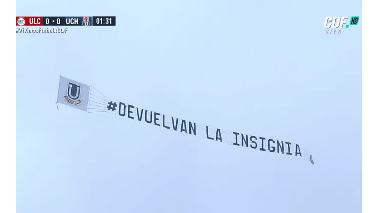Avión sobre el estadio