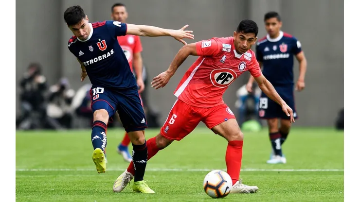 Nicolás Oroz ante Yonathan Andía en La Calera.