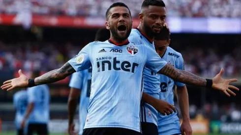 Debut soñado: Dani Alves anota en su estreno con el Sao Paulo (Foto: Twitter @Brasileirao)