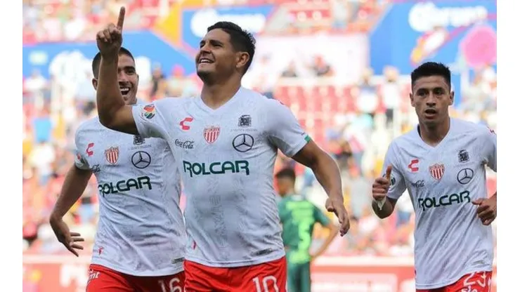 Claudio Baeza y Felipe Gallegos fueron protagonistas de la goleada del Necaxa ante el Santos Laguna (Foto: Twitter)