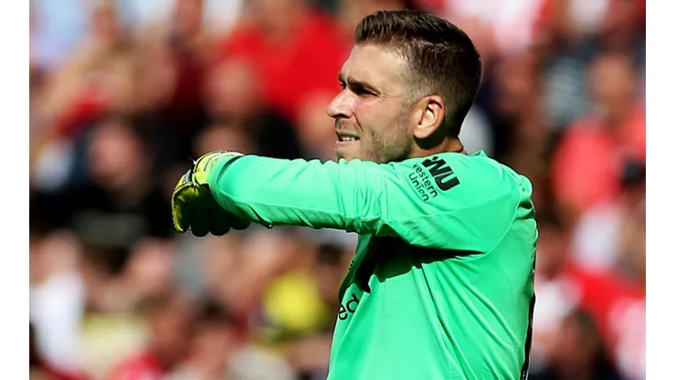 Adrián sigue dando de qué hablar con el Liverpool.