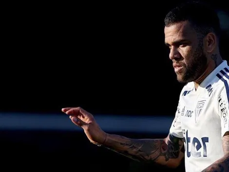 No era pura camiseta: Dani Alves entrena de 10 en el Sao Paulo